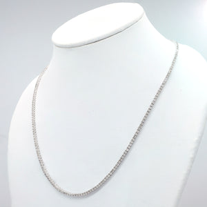 Collier en or blanc avec des diamants