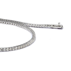 Collier en or blanc avec des diamants