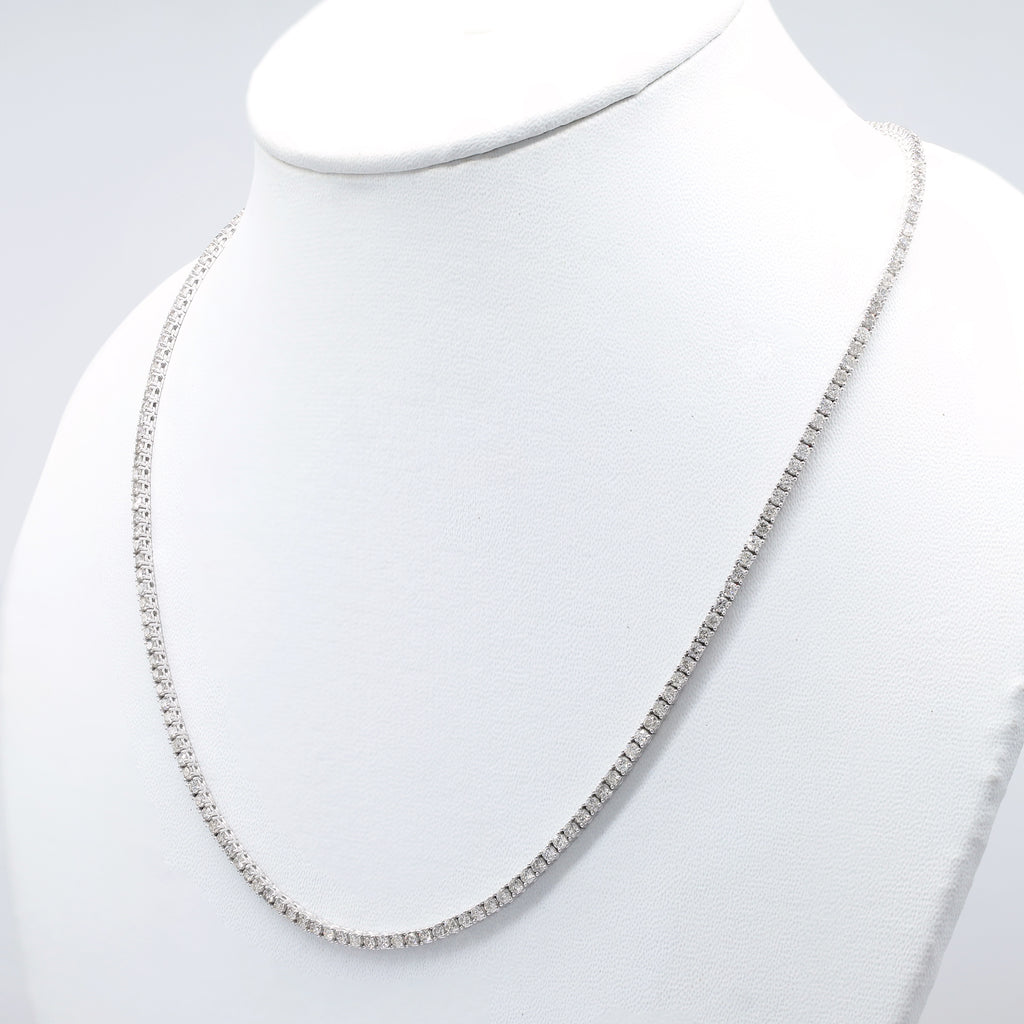 Collier en or blanc avec des diamants