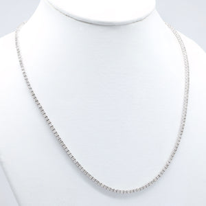 Collier en or blanc avec des diamants